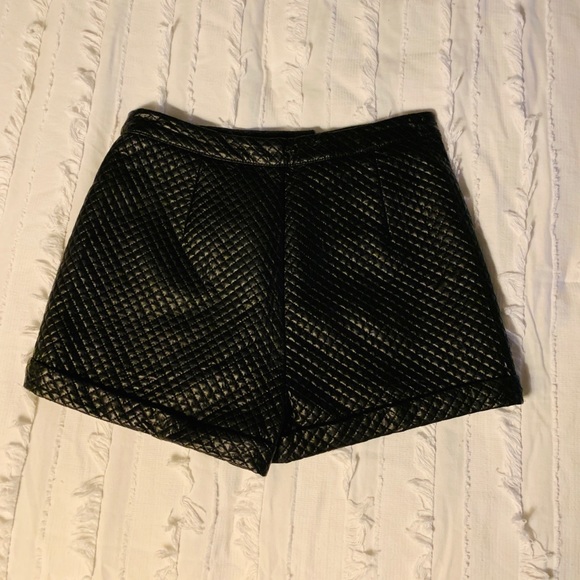 Topshop Quilted Black Shorts - Picture 5 of 10
